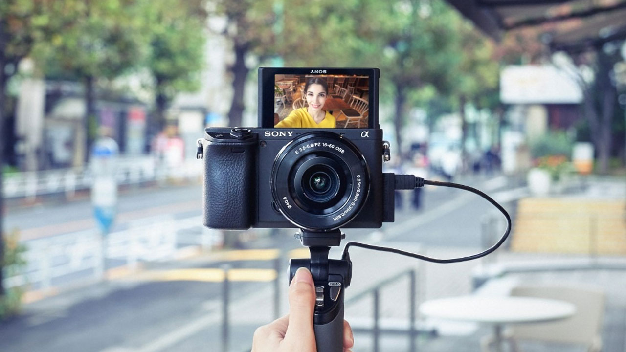 Sony Alpha 6400, l'appareil photo parfait pour les vloggers professionnels