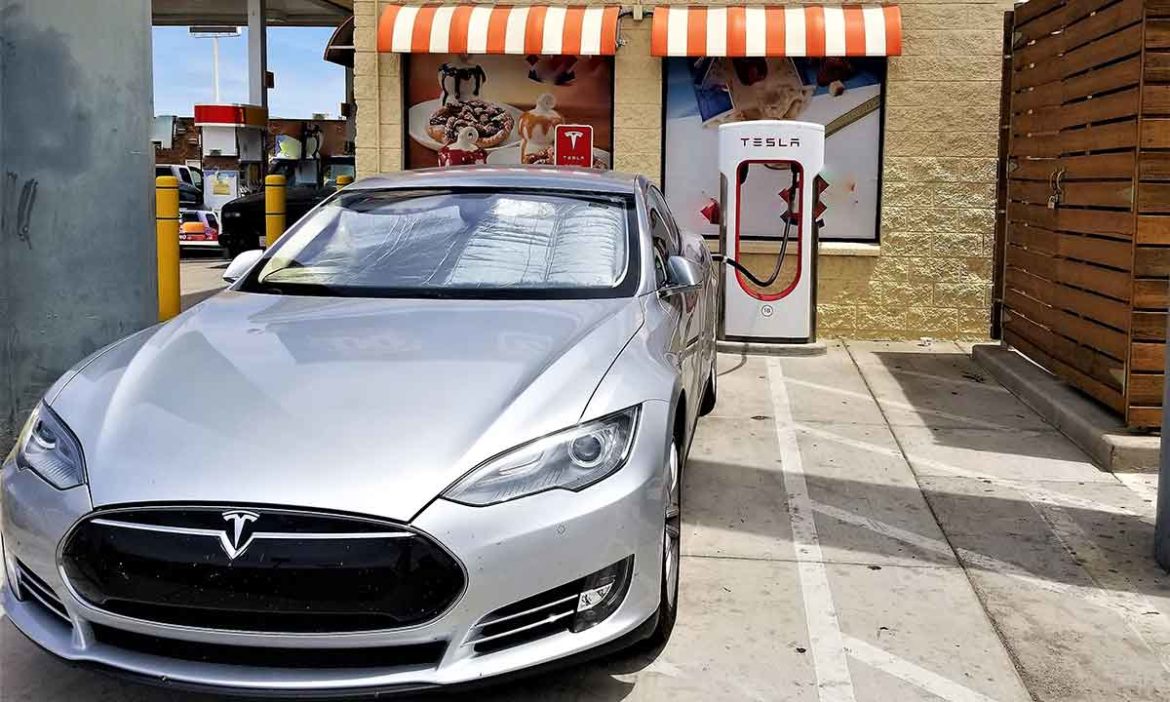 Désaccords chez Tesla sur pilote automatique