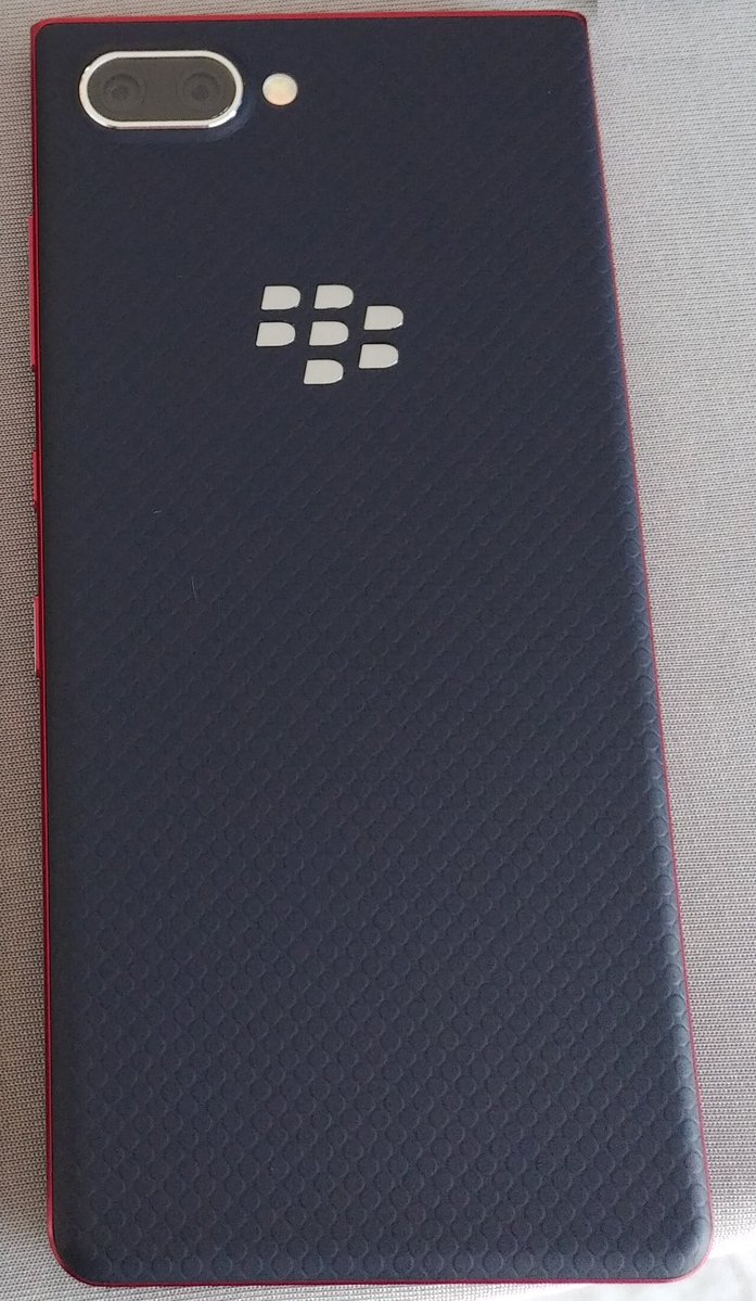 Image filtrée du prétendu dos rouge du BlackBerry KEY2 Lite.