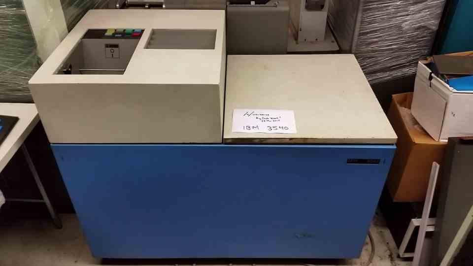 Premier lecteur de disquette IBM 370