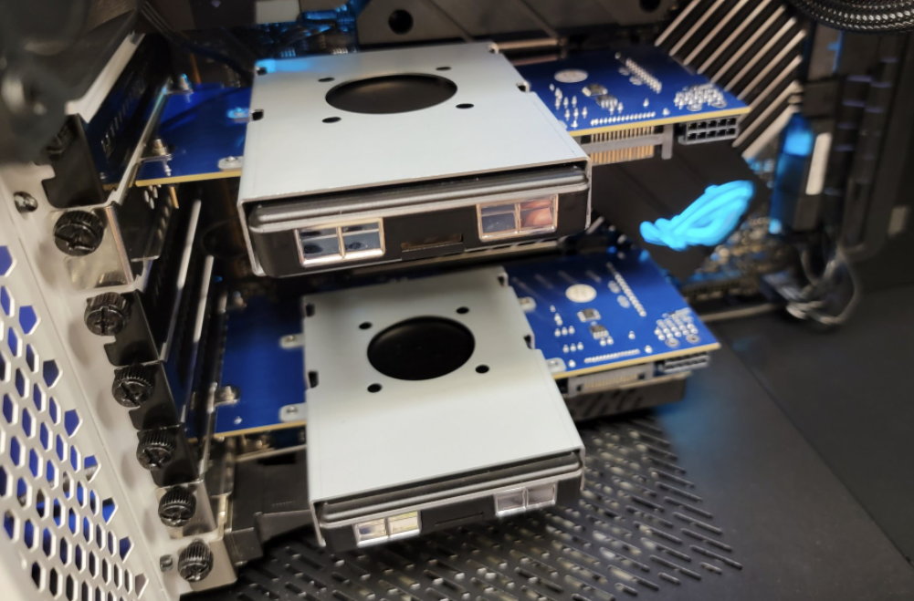 Intel montre d'énormes performances de PCIe 5.0 32 SSD