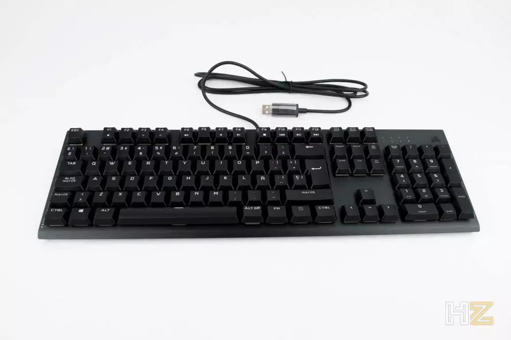 Profil bas CORSAIR K60 RGB PRO