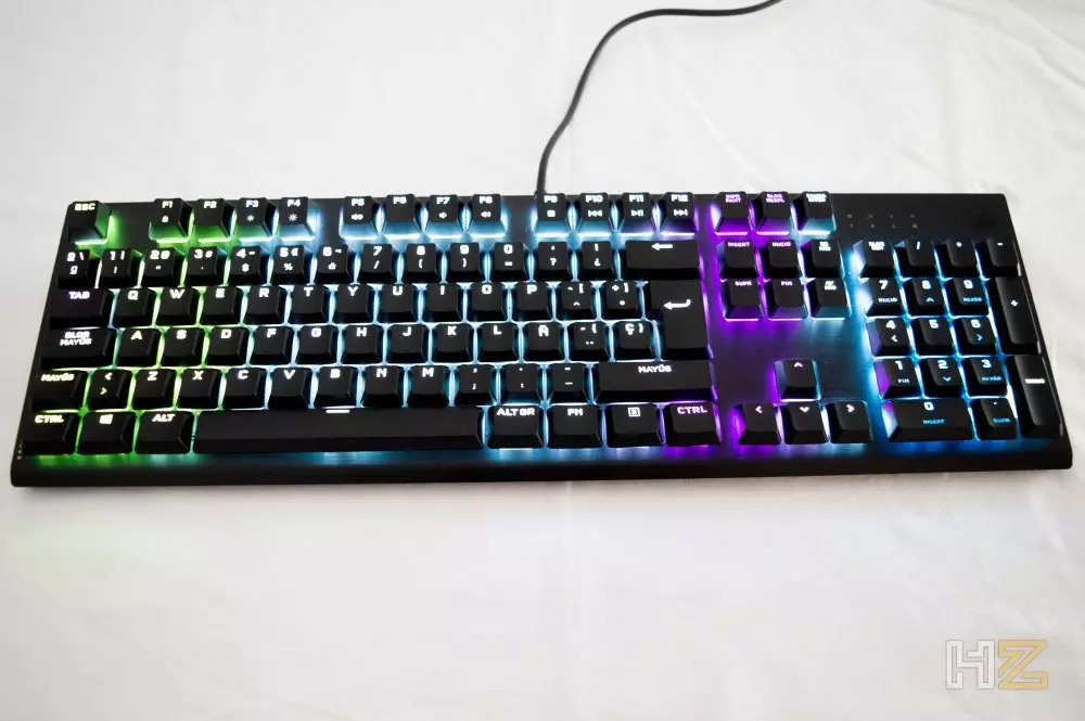 Profil bas CORSAIR K60 RGB PRO